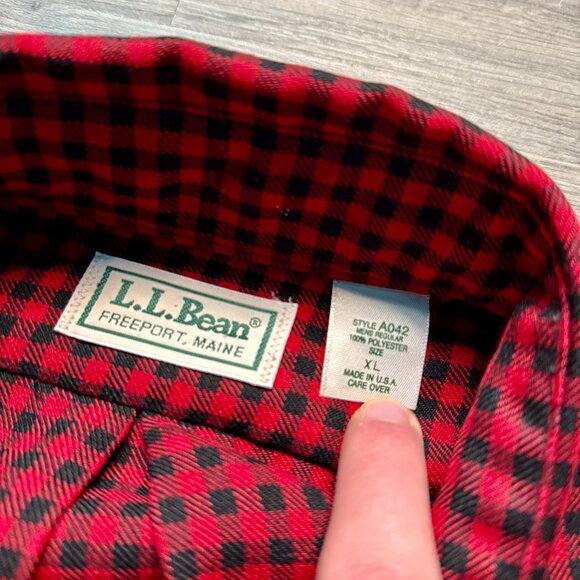 *Vintage L.L. Bean Men's Flannel Button Up Shirt - Red - Picture 3 of 5